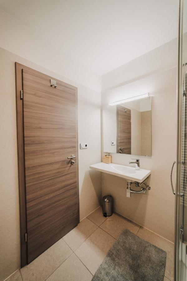 プルゼニBeautiful New Studio, 400M From The Squareアパートメント エクステリア 写真